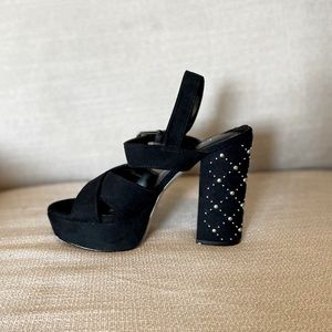 Chunky block heel velvet shoes with studs